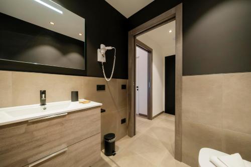 Bagno di ApartmentsGarda - Residenza Garda Deluxe