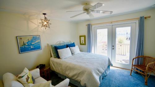 Ένα ή περισσότερα κρεβάτια σε δωμάτιο στο 3 Palms Both Sides