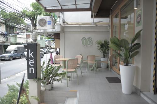 a restaurant with a table and chairs on a sidewalk at KENCOZY accommodation in Bangkok
