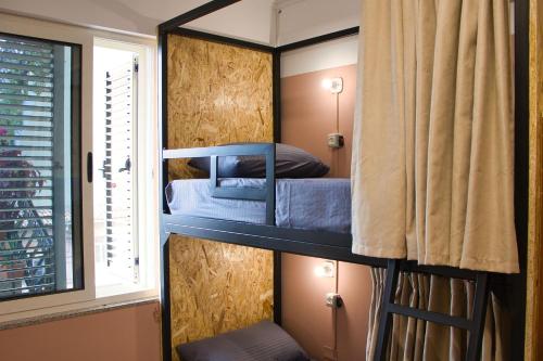 Cama o camas de una habitación en Shkodra Hostel & Day Tours