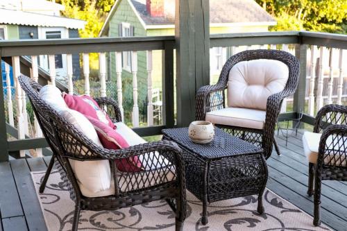 Balkoni atau teres di Top Deck Portland Property with Views