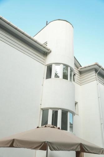 Bangunan di mana terletaknya hotel