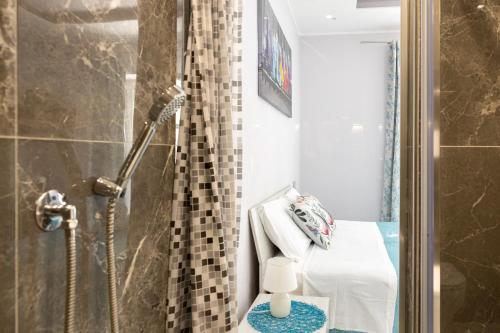 Koupelna v ubytování La Perla Luxury Rooms