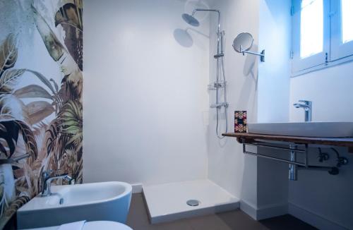 a bathroom with a sink and a bath tub at I PRINCIPI di CASADOR HOUSE HOTEL in Milazzo
