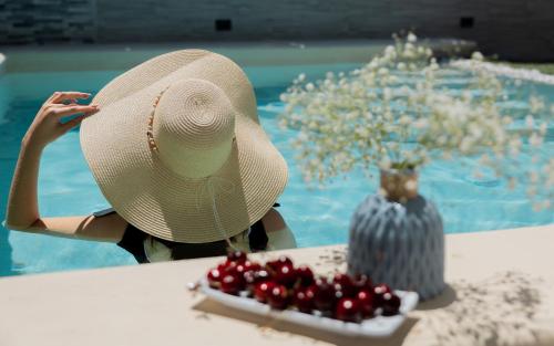 Πισίνα στο ή κοντά στο La Perla Luxury Rooms