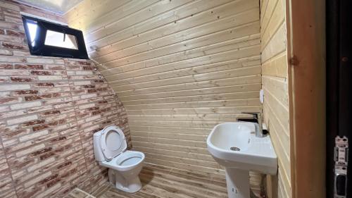 Koupelna v ubytování Garden House Mestia