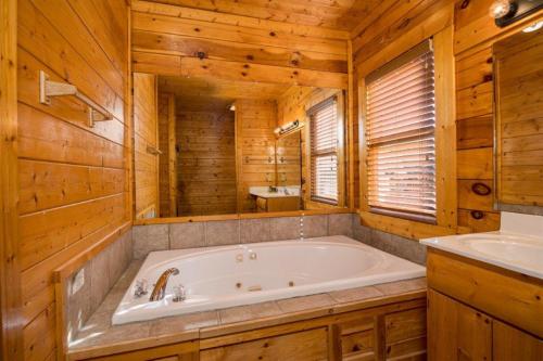 Royal Vista Lodge by Eden Crest photo 8