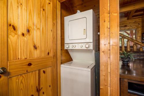 Royal Vista Lodge by Eden Crest photo 40