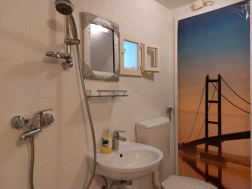 Kúpeľňa v ubytovaní Rm Antonio on Dumanica St - En-suite Rm 5 min to the Old Town of Split