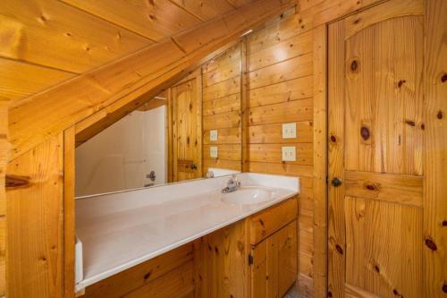Royal Vista Lodge by Eden Crest photo 30