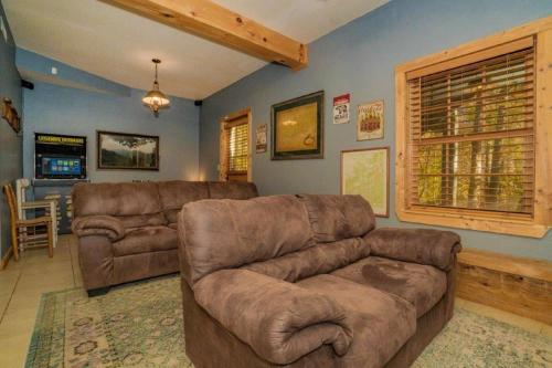 a living room with two brown leather couches at Rockin R Lodge by Eden Crest in Sevierville