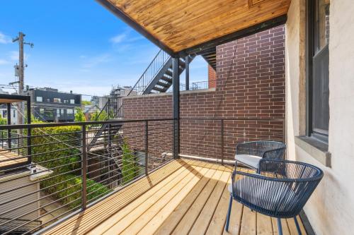 a balcony with a chair on a wooden deck at Wrigleyville Suites in Chicago