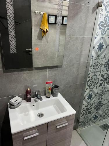 a bathroom with a sink and a shower at Appartement Cosy Available in Kenitra