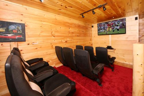 Smoky Mountain Getaway by Eden Crest photo 3