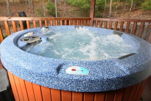 Smoky Mountain Getaway by Eden Crest photo 4