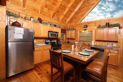 Smoky Mountain Getaway by Eden Crest photo 19