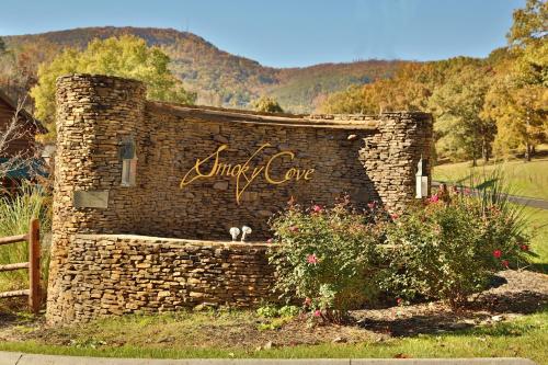 Smoky Mountain Getaway by Eden Crest photo 27