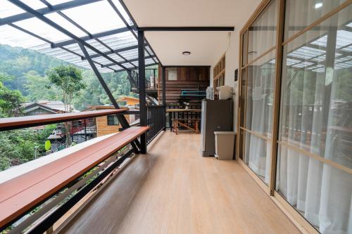 a balcony of a house with a view at ไชยพล โฮมสเตย์ หมู่บ้านแม่กำปอง in Ban Pok Nai