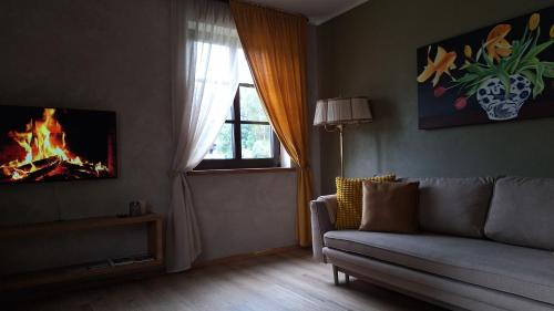 Televisyen dan/atau pusat hiburan di Promenādes apartamenti