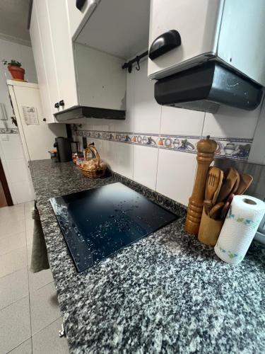 Kuchyň nebo kuchyňský kout v ubytování Dulce y sereno piso en Oviedo