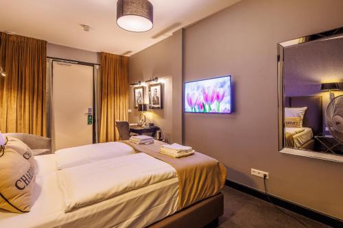 a hotel room with a bed and a mirror at Grand Hotel Alkmaar in Alkmaar