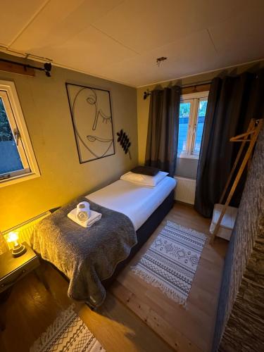 a small bedroom with two beds and a window at Chalet Harmony Lux Privé Wellness in Putten