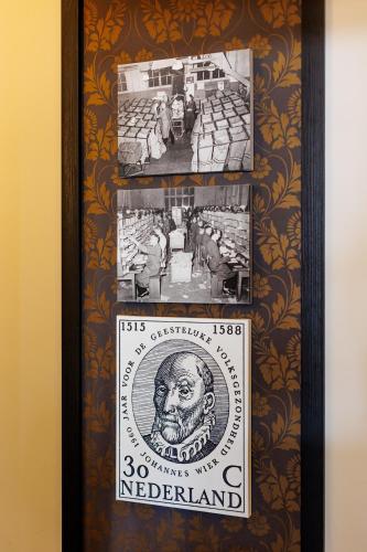 a framed picture of three photographs of a meredithiation at Grand Hotel Alkmaar in Alkmaar