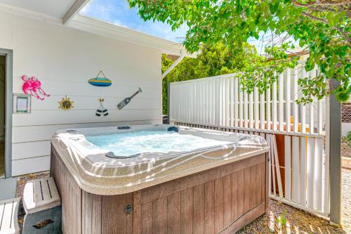 Φωτογραφία από το άλμπουμ του Hot Tub and Sauna Dewey Getaway with Community Perks σε Prescott Valley