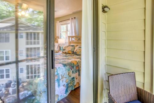 Katil atau katil-katil dalam bilik di Sunset Beach Golf Condo with Pool about 2 Mi to Beach!