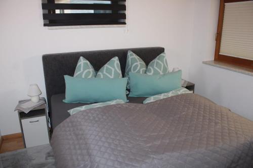 Cama o camas de una habitación en Ferienwohnung Waldheim