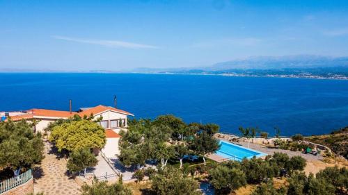 Villa Akrolithos with Private Pool