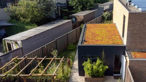 an overhead view of a garden in a building at Eco lodge Utrecht Leidsche Rijn in Utrecht