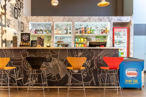 Bebidas en ibis Paulinia