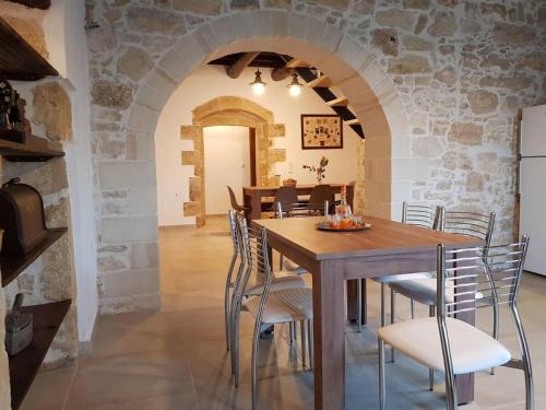 Φωτογραφία από το άλμπουμ του Traditional Villa in fres σε Frés