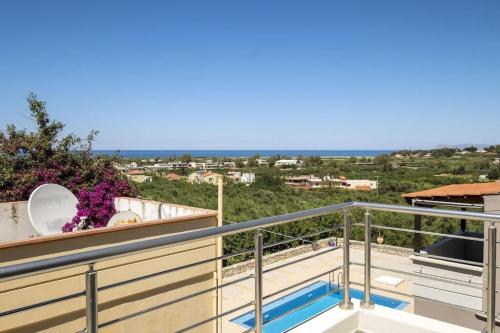 Balkón nebo terasa v ubytování Kayzo Luxury Apartment With Pool