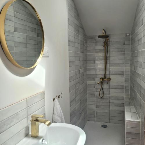 a bathroom with a sink and a shower at Jolie maison de vacances 4-5 personnes in Saint-Marcel