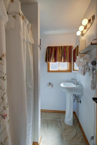 Kuchyň nebo kuchyňský kout v ubytování Westerly Motel