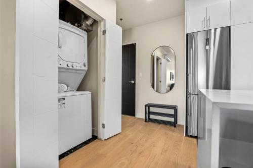 Kuchyň nebo kuchyňský kout v ubytování Luxe DownTown King Suite
