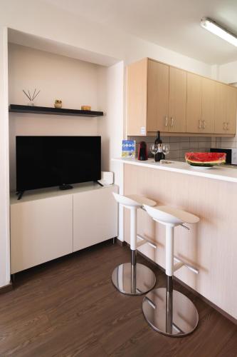 Kuchyň nebo kuchyňský kout v ubytování Finikoudes Seaview Vibe 1 Bdr Flat