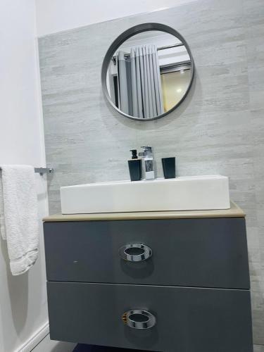 Koupelna v ubytování 24 On Basil Boutique Luxury Hotel