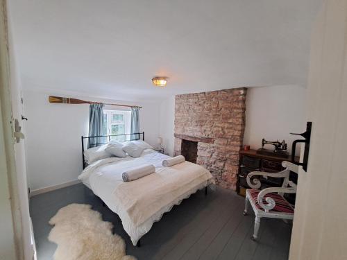 Postel nebo postele na pokoji v ubytování Symonds Yat Cottage