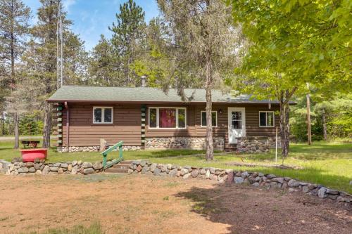 Zahrada ubytování Updated Conover Cabin with Nearby Boating Access!