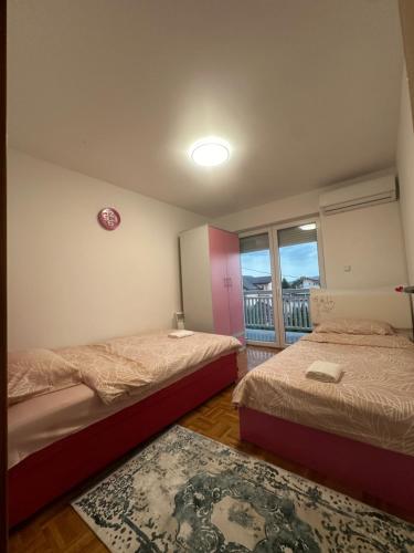 Een bed of bedden in een kamer bij Vila Mariam&Maid