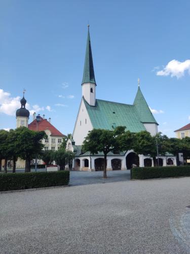 Imagen de la galería de Ferienwohnung ENZIAN - nähe Kapellplatz - öffentlicher Parkplatz - Aufzug, en Altötting