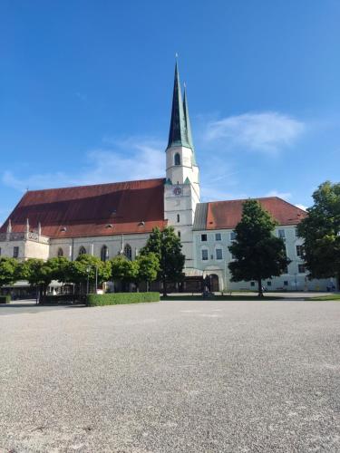 Imagen de la galería de Ferienwohnung ENZIAN - nähe Kapellplatz - öffentlicher Parkplatz - Aufzug, en Altötting