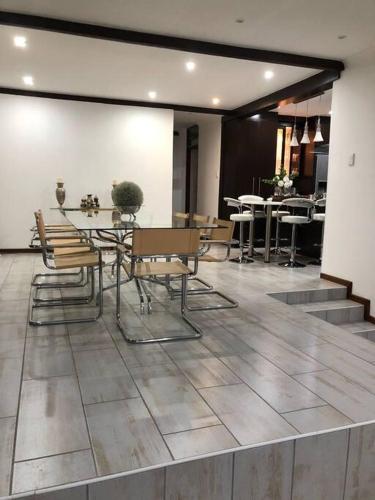 Χώρος καθιστικού στο Red Cascade - Luxury 4 bedrooms -solar and aircons