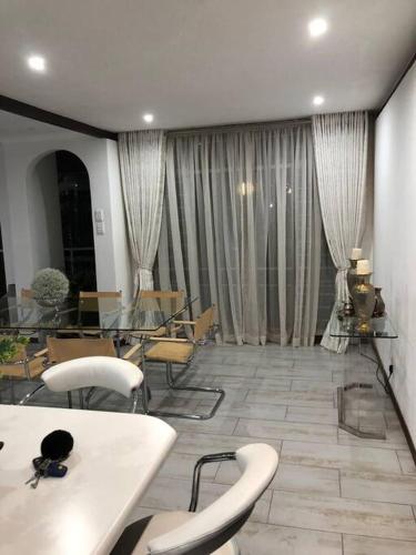 Χώρος καθιστικού στο Red Cascade - Luxury 4 bedrooms -solar and aircons