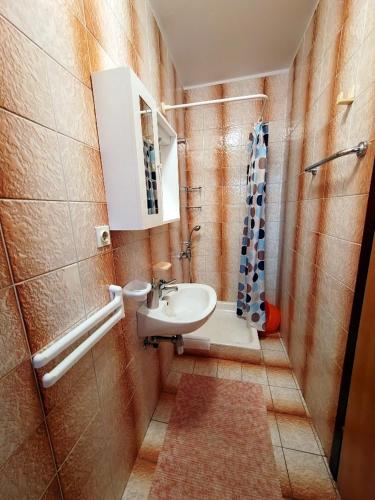 Apartments with parking space Barbat - Rab - 22752