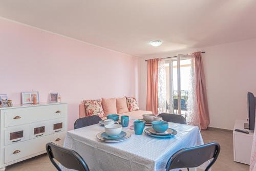 Apartments with parking space Bilo, Primosten - 23259