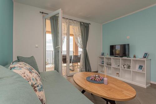 Apartments with parking space Bilo, Primosten - 23259